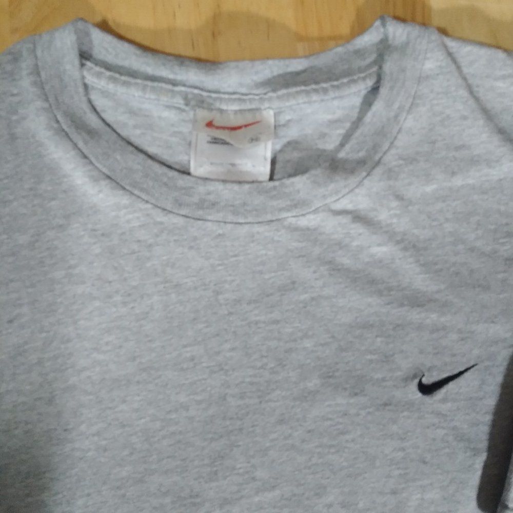 Vintage 90s Nike Small Swoosh Logo T-Shirt